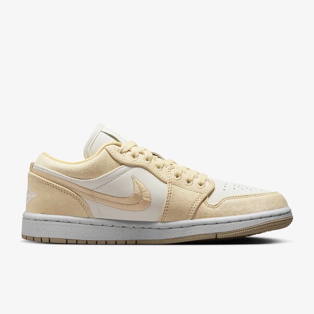 Nike™️ Air Jordan 1 Low SE Crème